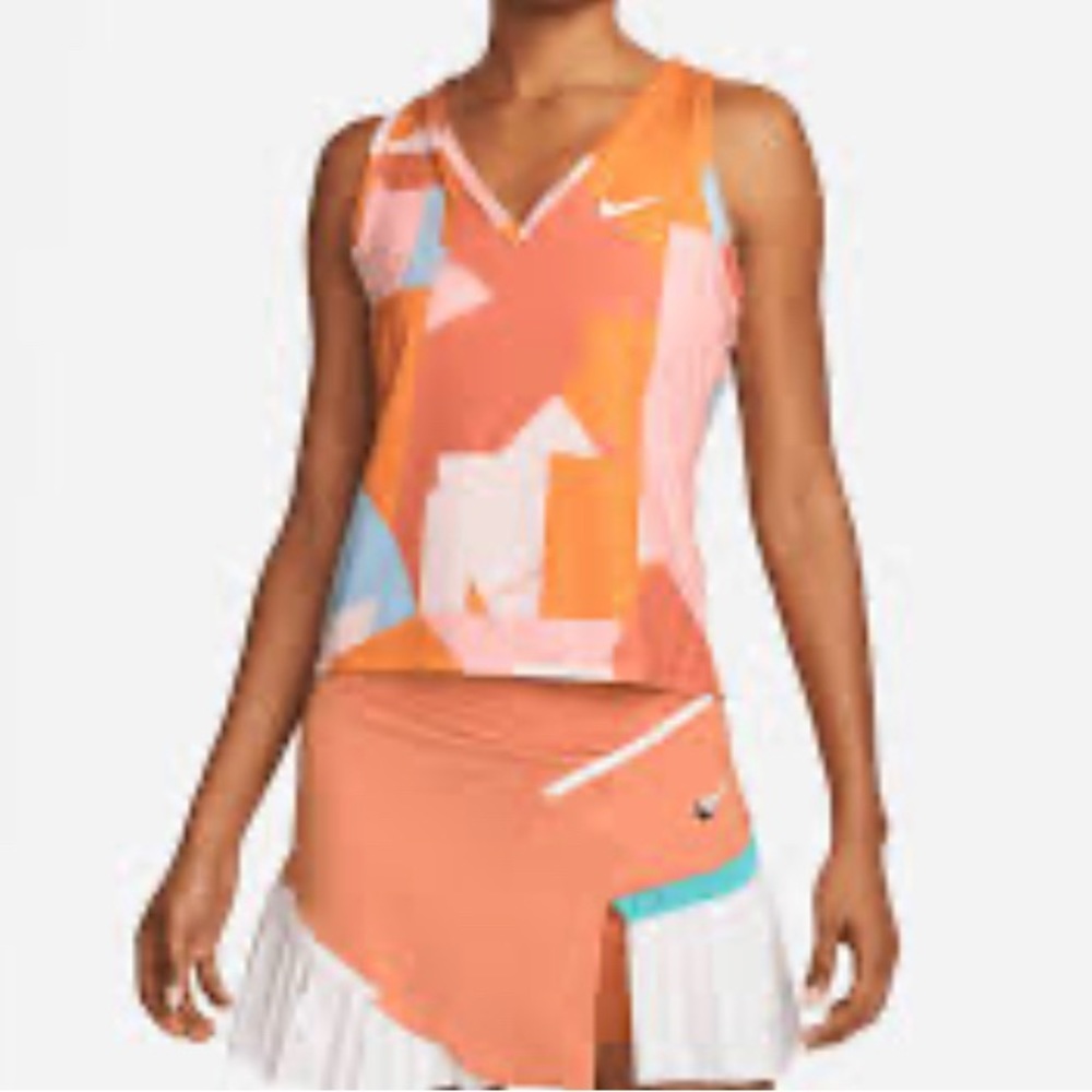 NikeCourt Victory Printed V-Neck Tennis Tank Top